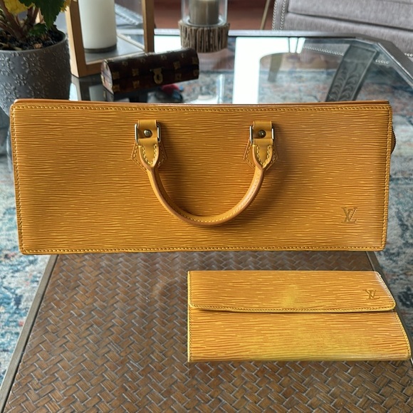 Louis Vuitton Epi Sac Triangle Tassil Purse yellow with matching wallet. - Picture 17 of 17
